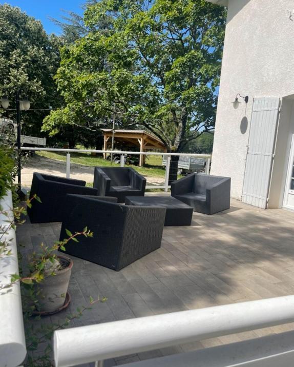 Domaine Des Peyries - Chambres Et Table D'Hotes Saint-Barthelemy-d'Agenais Extérieur photo